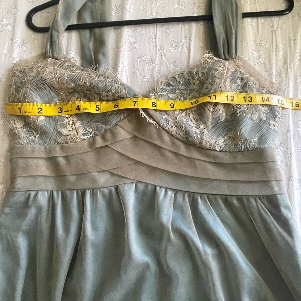 Left of Center Vintage Anthropologie
Worn Three Times
Teal/Gold Dress.
Size 4. - Picture 10 of 11